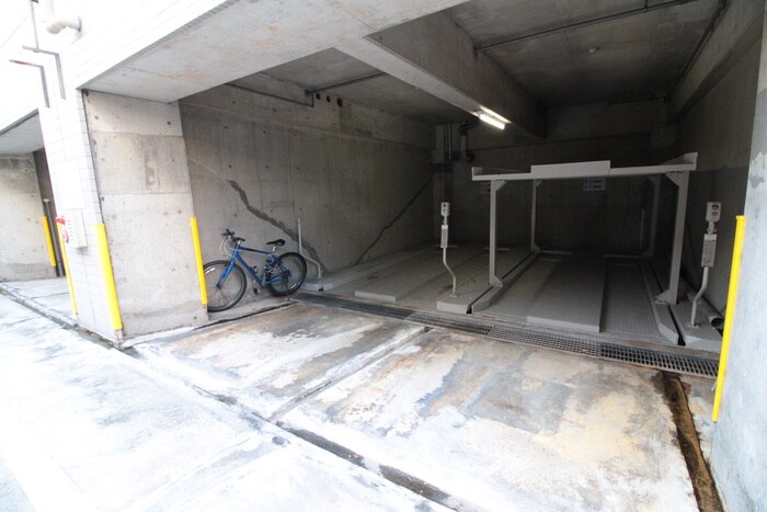 物件外観写真5　(駐車場)