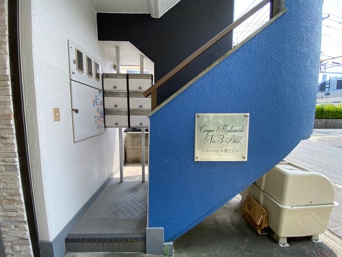 物件外観写真4　(エントランス部分)