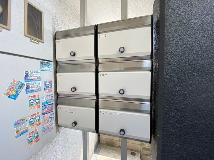 物件外観写真5　(エントランス部分)