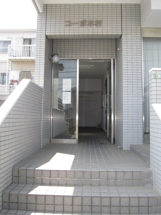 物件外観写真3　(エントランス部分)