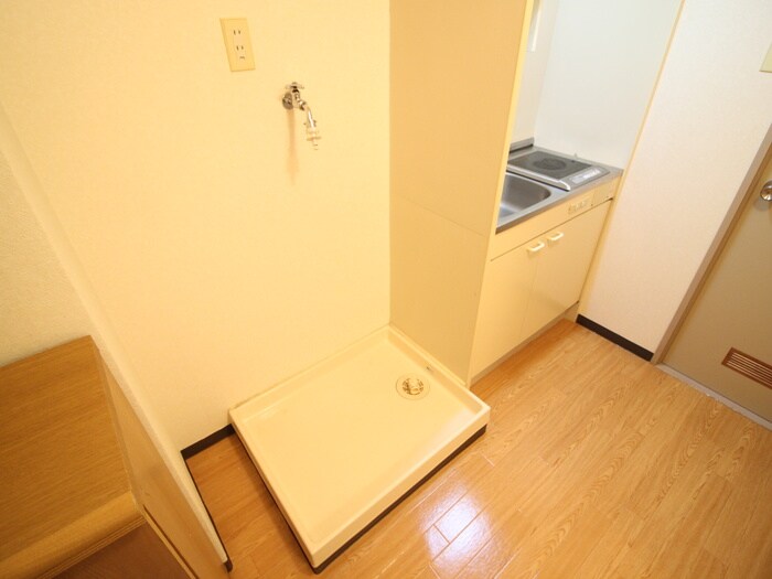 物件内観写真11　(洗濯機置場)