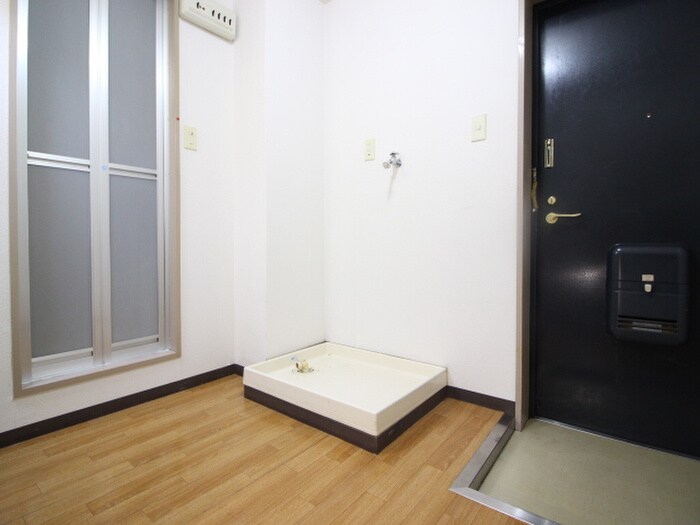 物件内観写真12　(洗濯機置場)