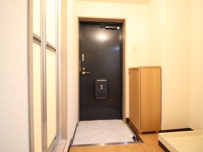 物件内観写真13　(玄関)