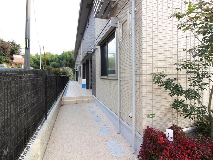 物件外観写真4　(エントランス部分)