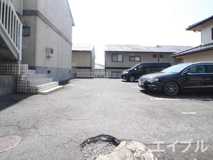 物件外観写真6　(駐車場)