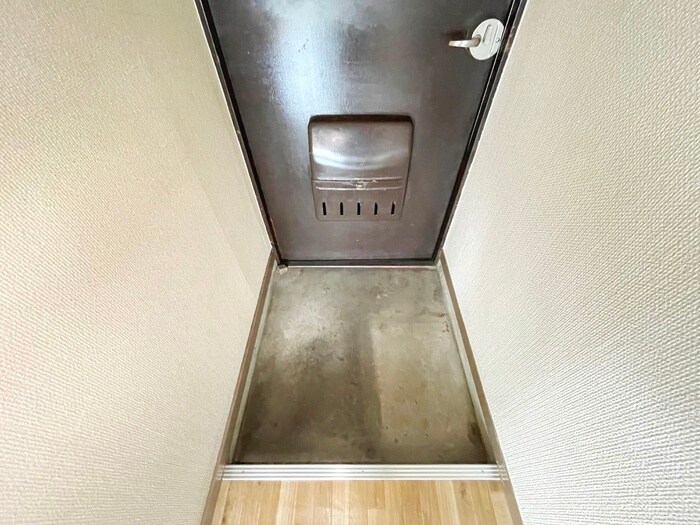 物件内観写真13　(玄関)