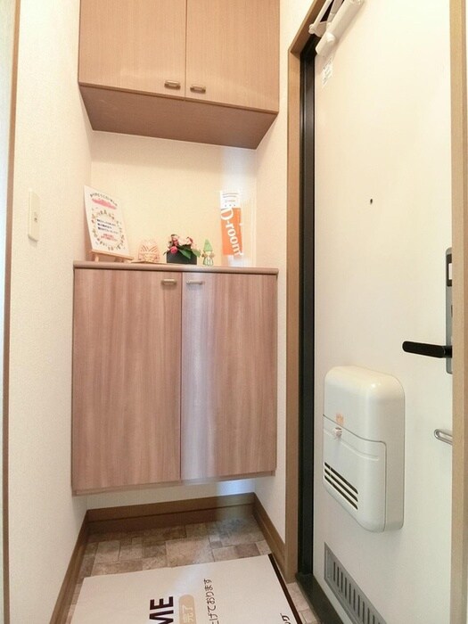 物件内観写真10　(玄関)