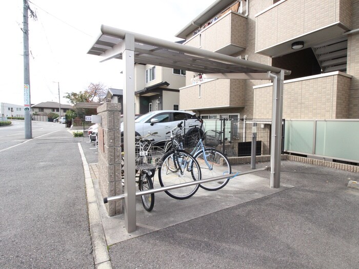 物件外観写真3　(駐輪場)