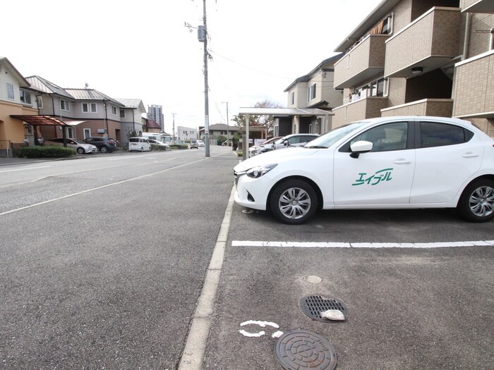 物件外観写真5　(駐車場)