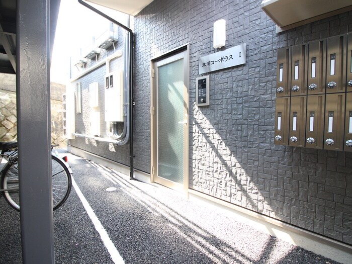 物件外観写真2　(エントランス部分)