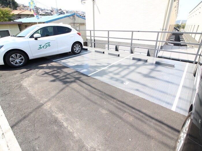 物件外観写真3　(駐車場)