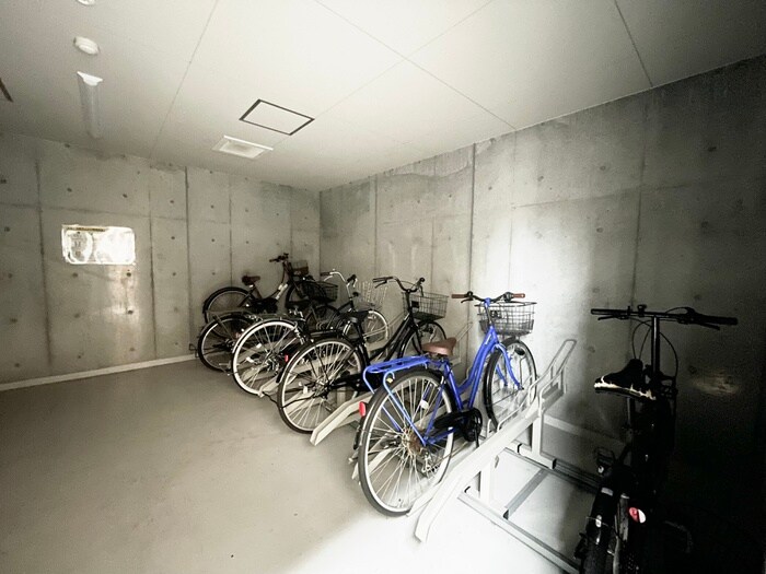 物件外観写真6　(駐輪場)