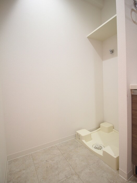 物件内観写真18　(洗濯機置場)