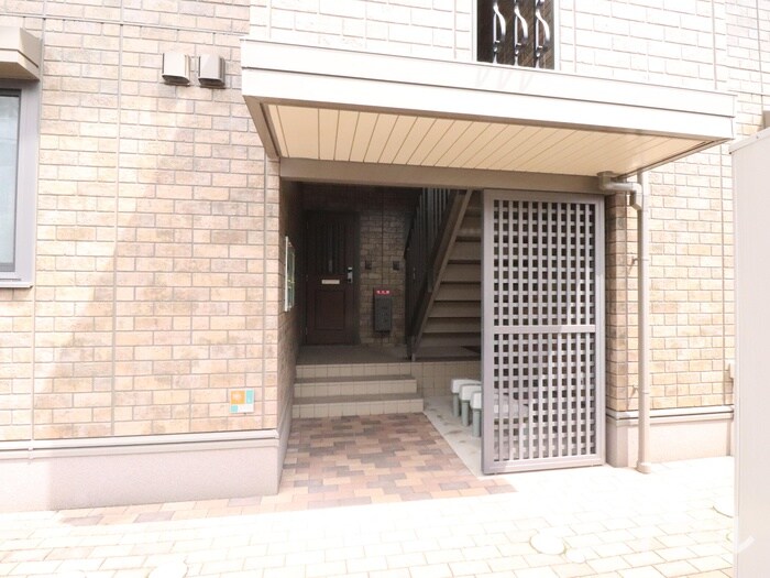 物件外観写真5　(エントランス部分)