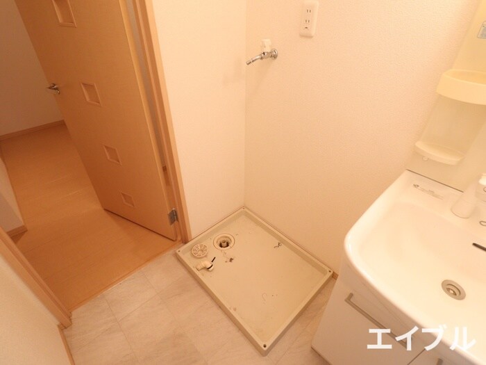 物件内観写真12　(洗濯機置場)