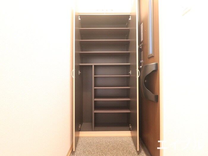 物件内観写真16　(靴箱)