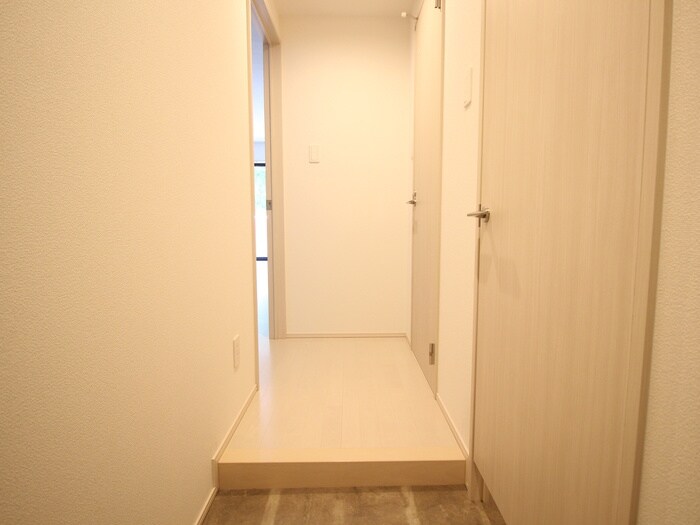 物件内観写真7　(玄関)