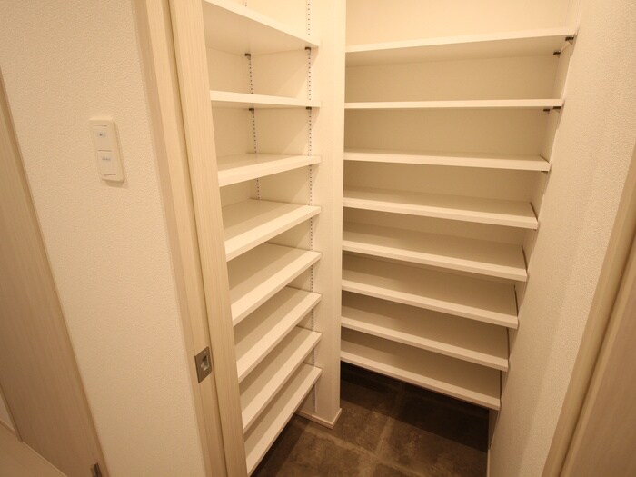 物件内観写真8　(靴箱)