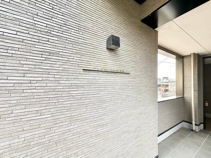 物件外観写真4　(エントランス部分)