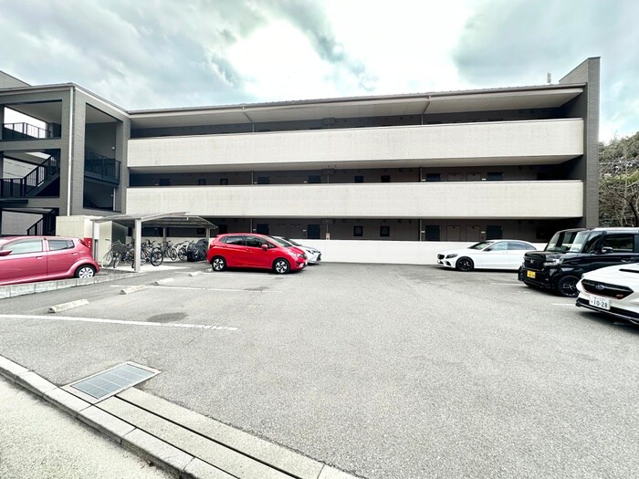 物件外観写真6　(駐車場)