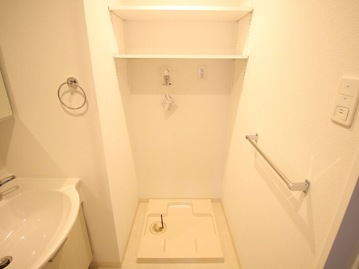 物件内観写真11　(洗濯機置場)