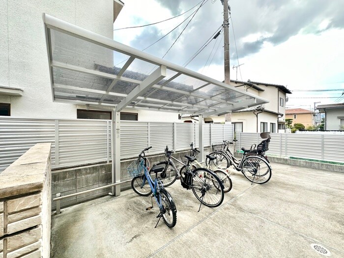 物件外観写真5　(駐輪場)