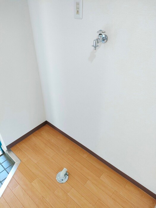 物件内観写真16　(洗濯機置場)