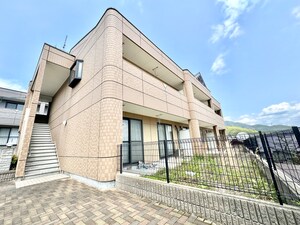 プレザンス西山本外観写真