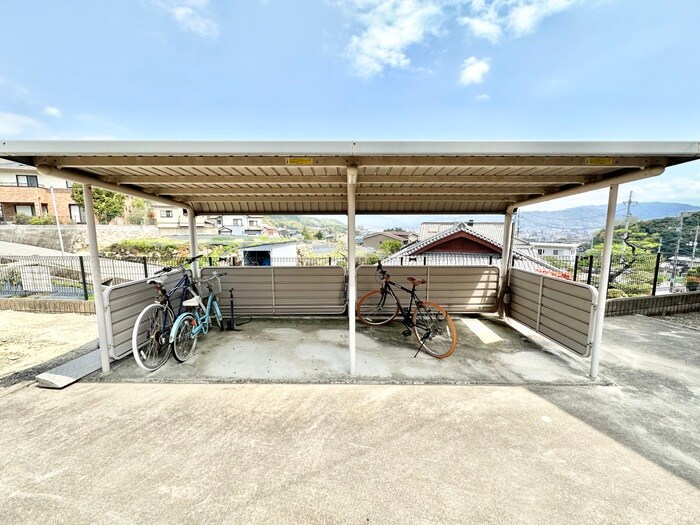 物件外観写真2　(駐輪場)