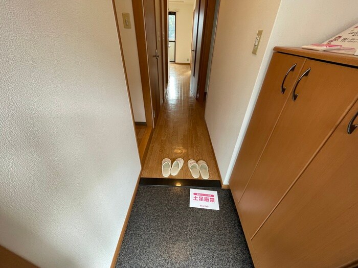 物件内観写真13　(玄関)