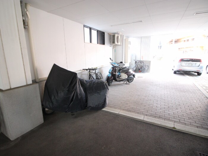 物件外観写真4　(駐輪場)