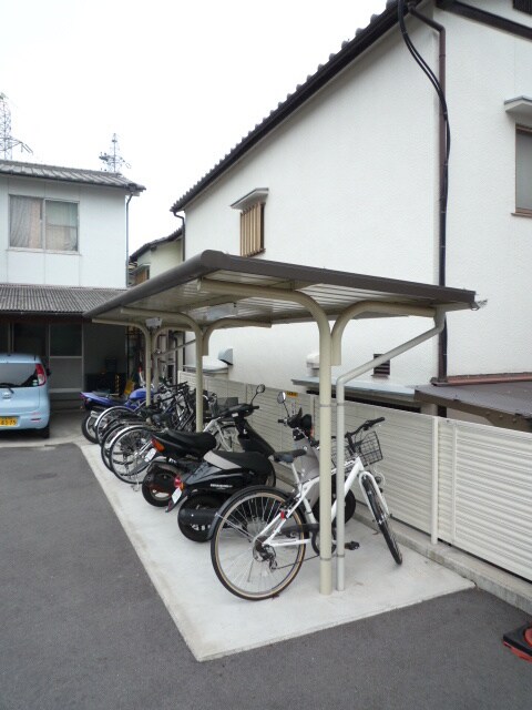 物件外観写真2　(駐輪場)