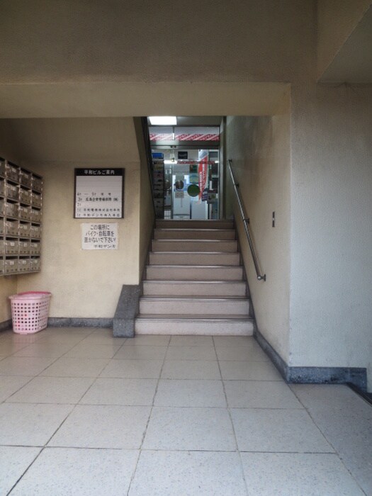 物件外観写真2　(エントランス部分)