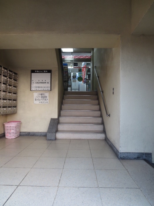 物件外観写真2　(エントランス部分)