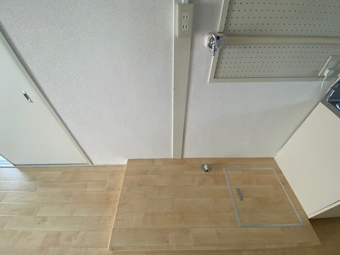 物件内観写真16　(洗濯機置場)