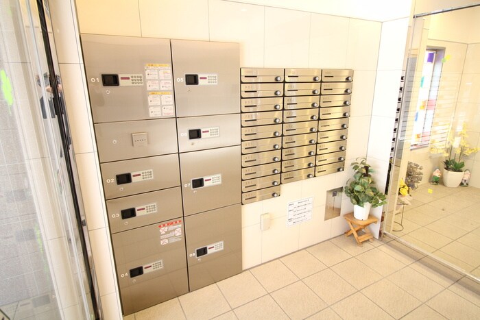 物件外観写真5　(エントランス部分)