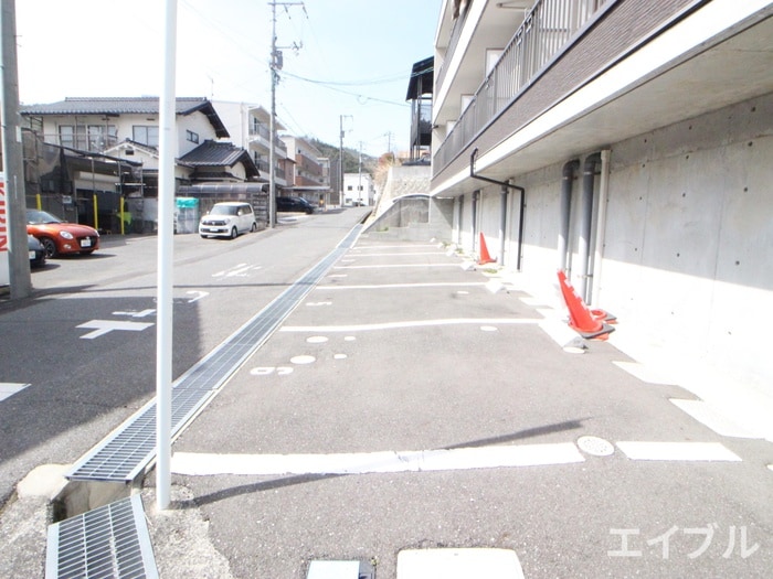 物件外観写真3　(駐車場)