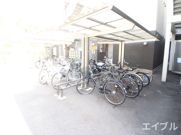 物件外観写真4　(駐輪場)
