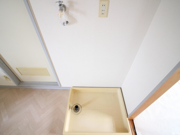 物件内観写真12　(洗濯機置場)