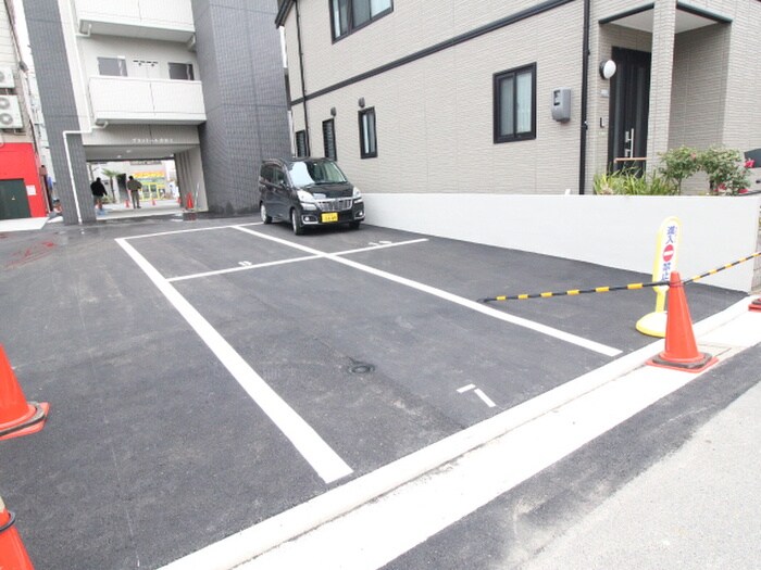 物件外観写真6　(駐車場)