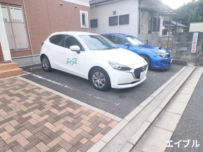 物件外観写真2　(駐車場)