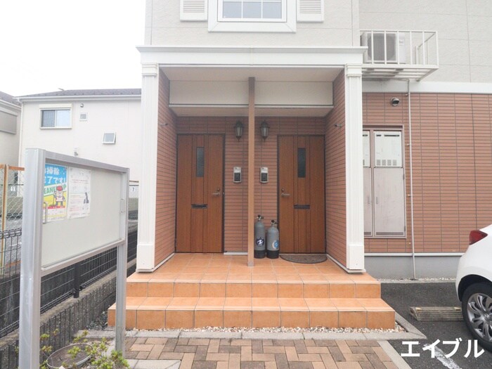 物件外観写真4　(エントランス部分)