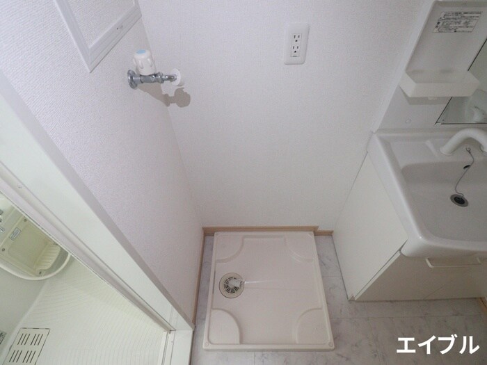 物件内観写真12　(洗濯機置場)