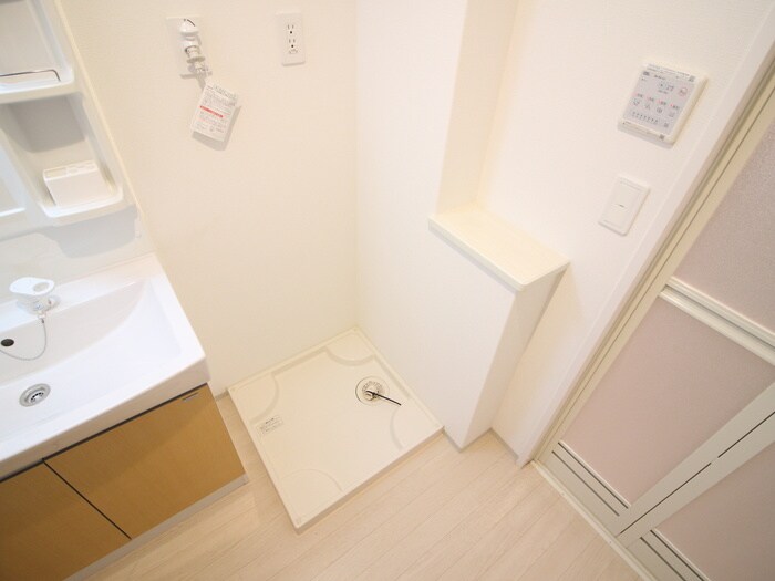 物件内観写真12　(洗濯機置場)