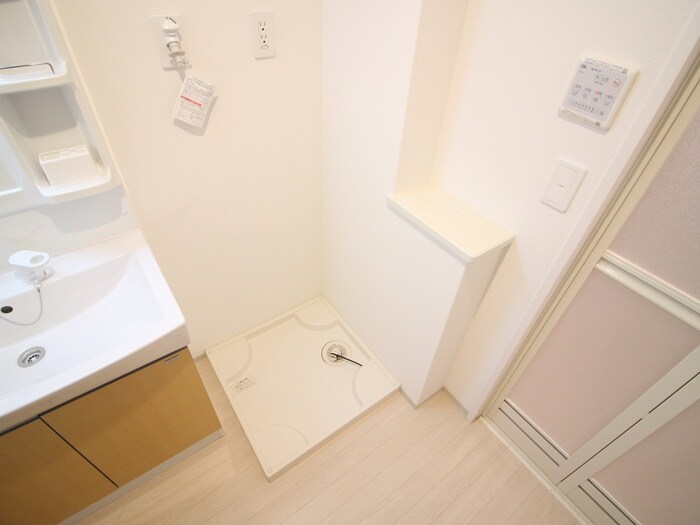 物件内観写真12　(洗濯機置場)