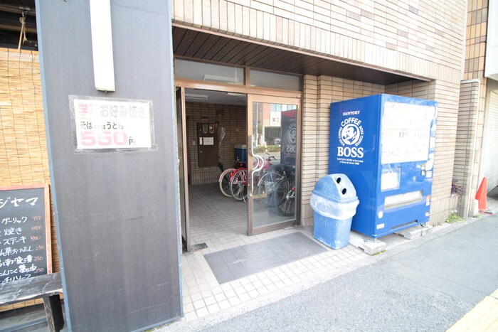 物件外観写真2　(エントランス部分)