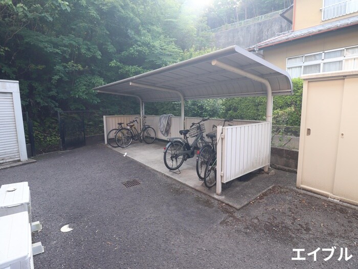物件外観写真3　(駐輪場)