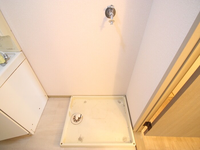 物件内観写真12　(洗濯機置場)