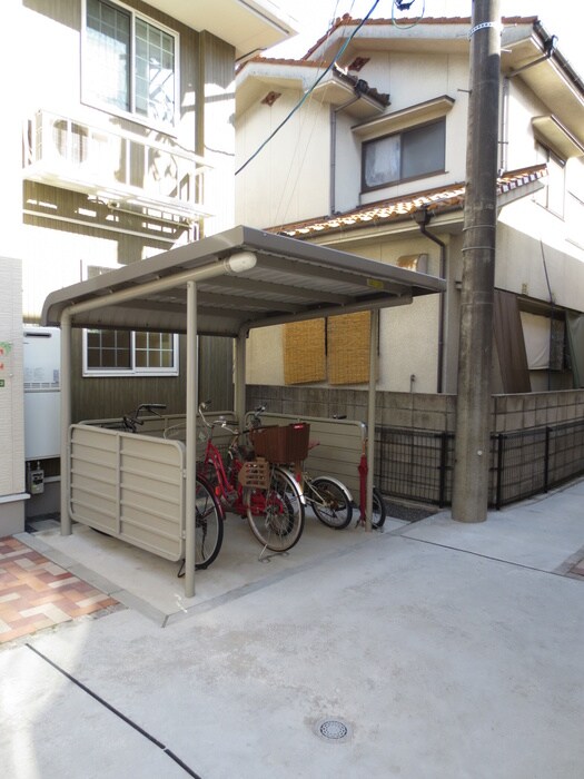 物件外観写真2　(駐輪場)