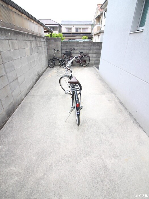 物件外観写真3　(駐輪場)